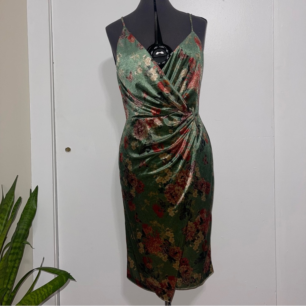 Adelyn Rae Green Velvet Floral Dress Size Medium